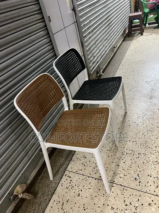 New Styled Plastic Chairs Plastic Chairs for Restaurant Hotel and Hme