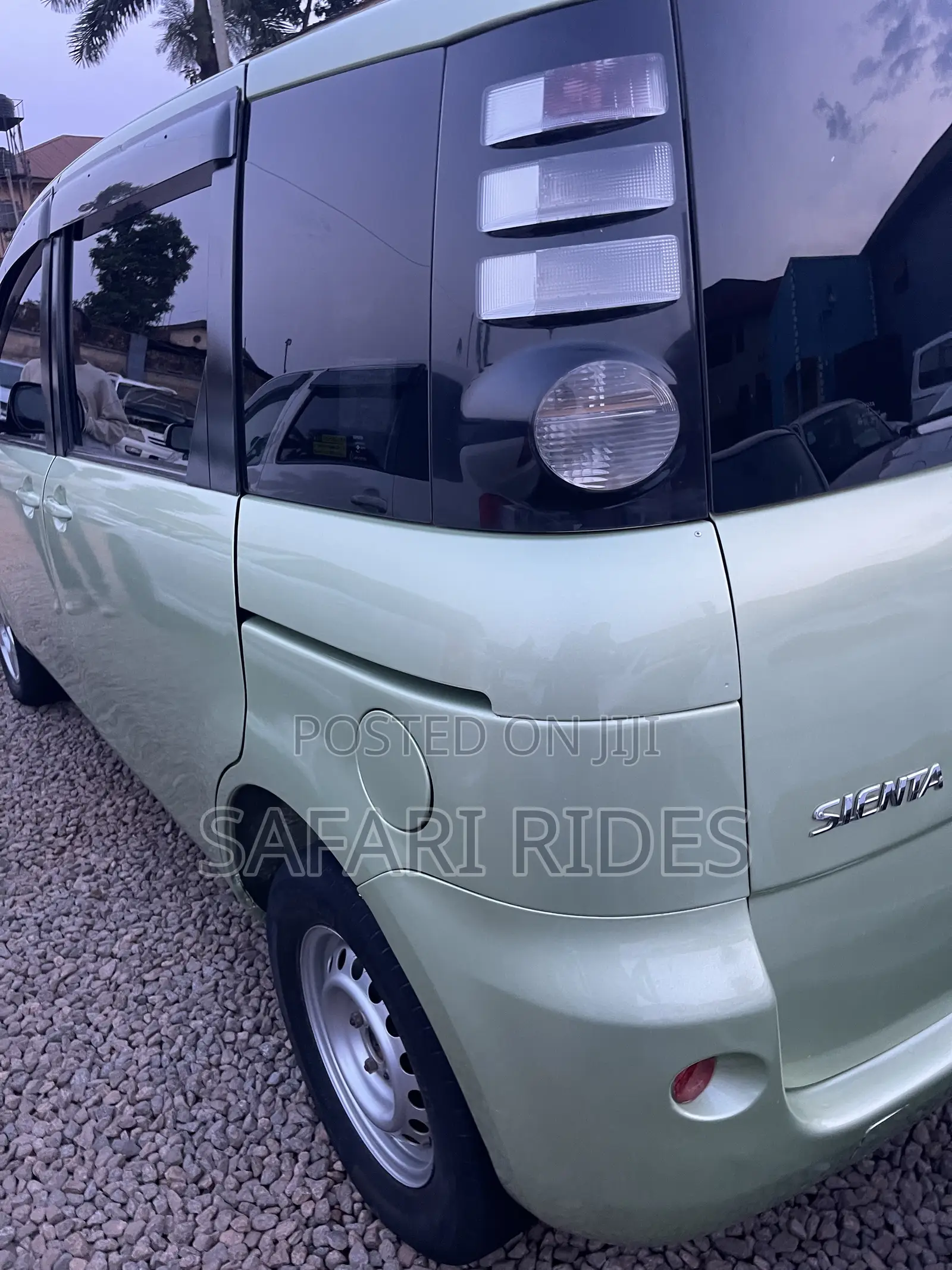 Toyota Sienta 2007 Green