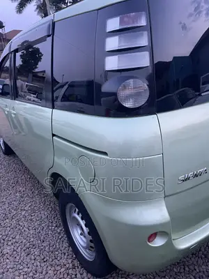 Toyota Sienta 2007 Green