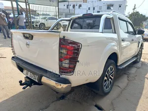 Nissan Navara 2015 White