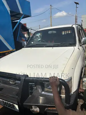 Toyota Hilux 2003 White