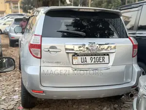 Toyota Vanguard 2011 Silver