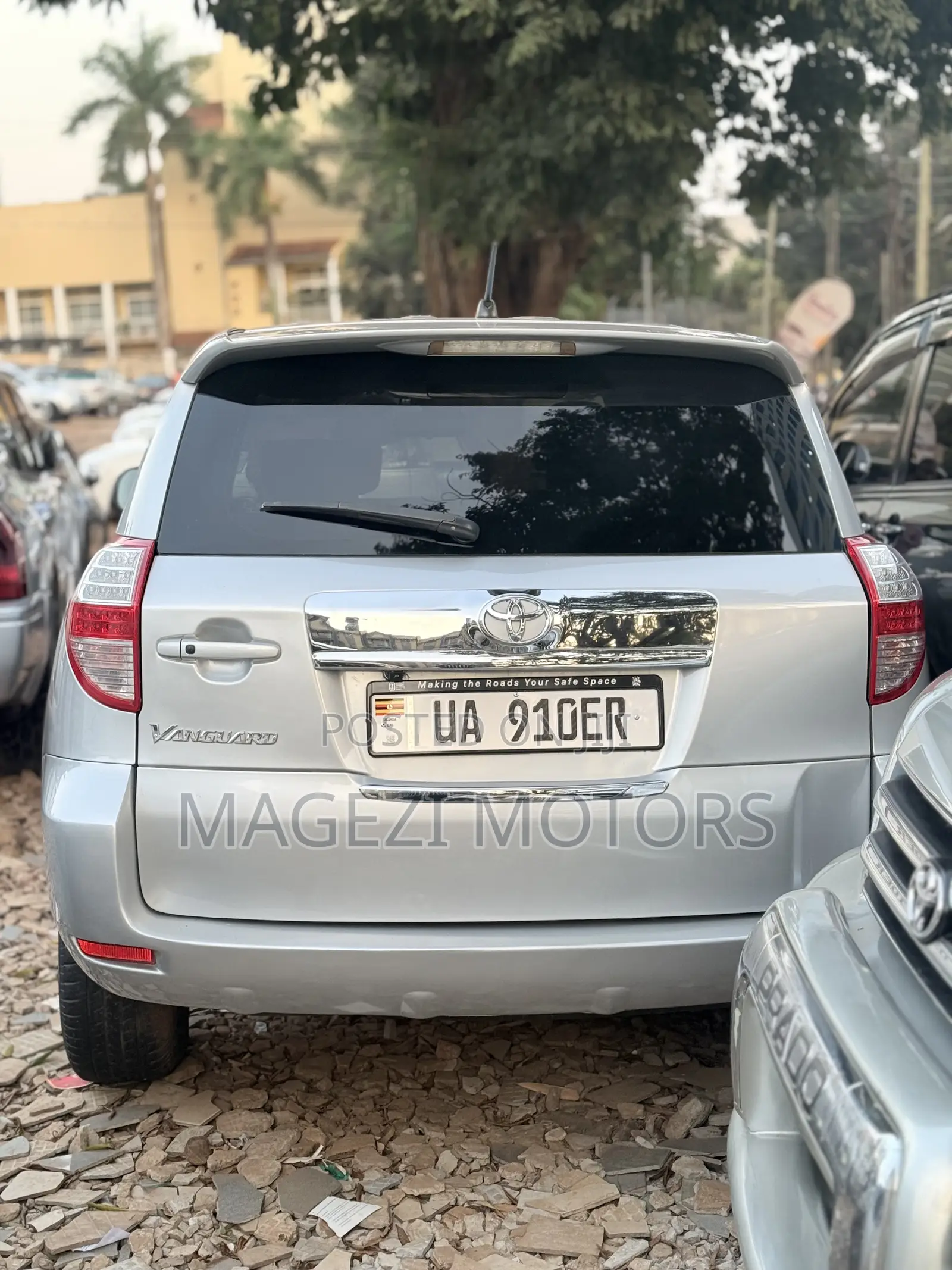 Toyota Vanguard 2011 Silver