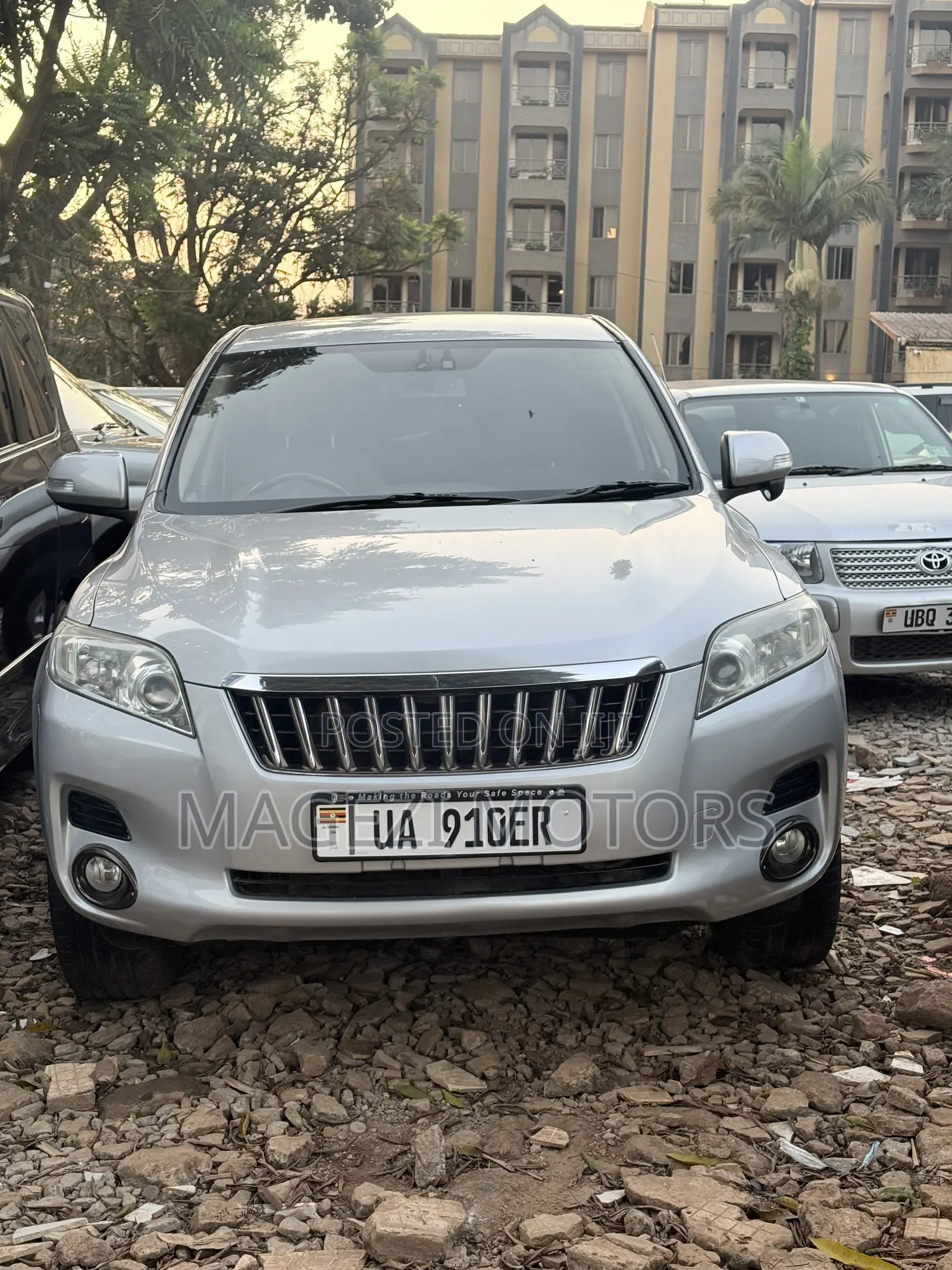 Toyota Vanguard 2011 Silver