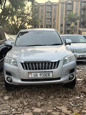 Toyota Vanguard 2011 Silver