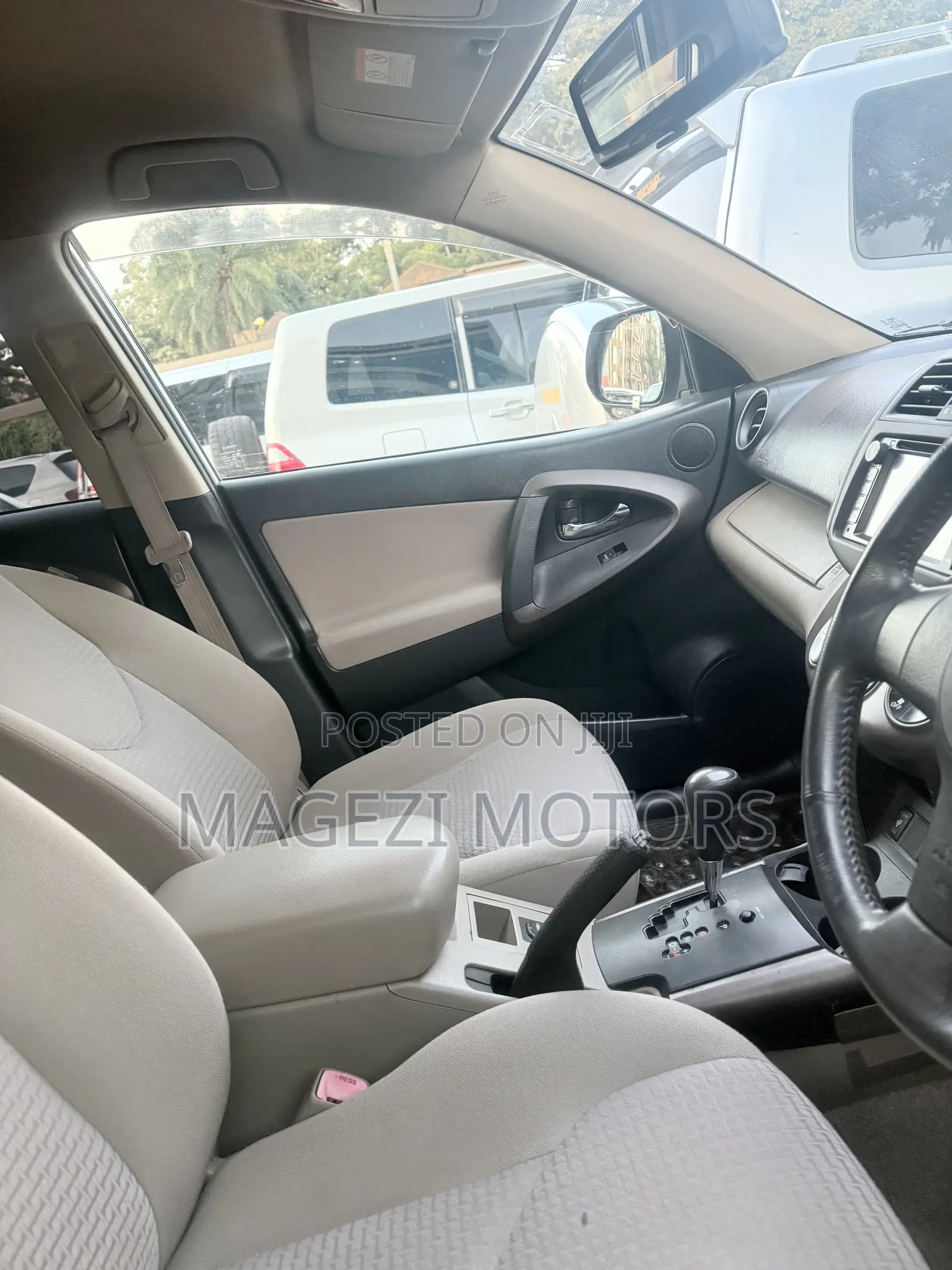 Toyota Vanguard 2011 Silver