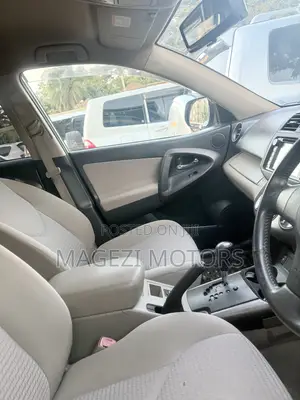 Toyota Vanguard 2011 Silver