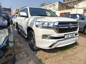 Toyota Land Cruiser 2010 White