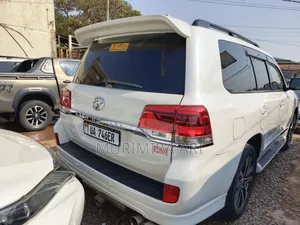 Toyota Land Cruiser 2010 White