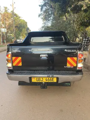 Toyota Hilux 2005 Black