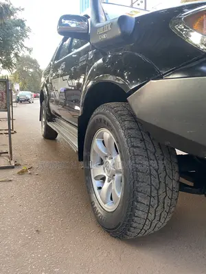 Toyota Hilux 2005 Black