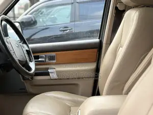 Land Rover Discovery 2014 Gold