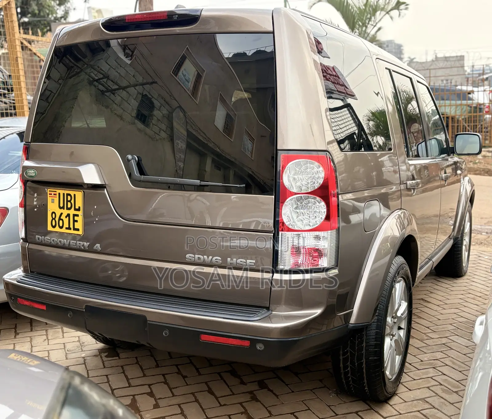 Land Rover Discovery 2014 Gold