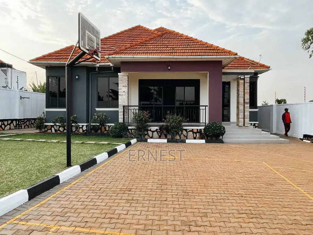 3bdrm Bungalow in Kira for sale
