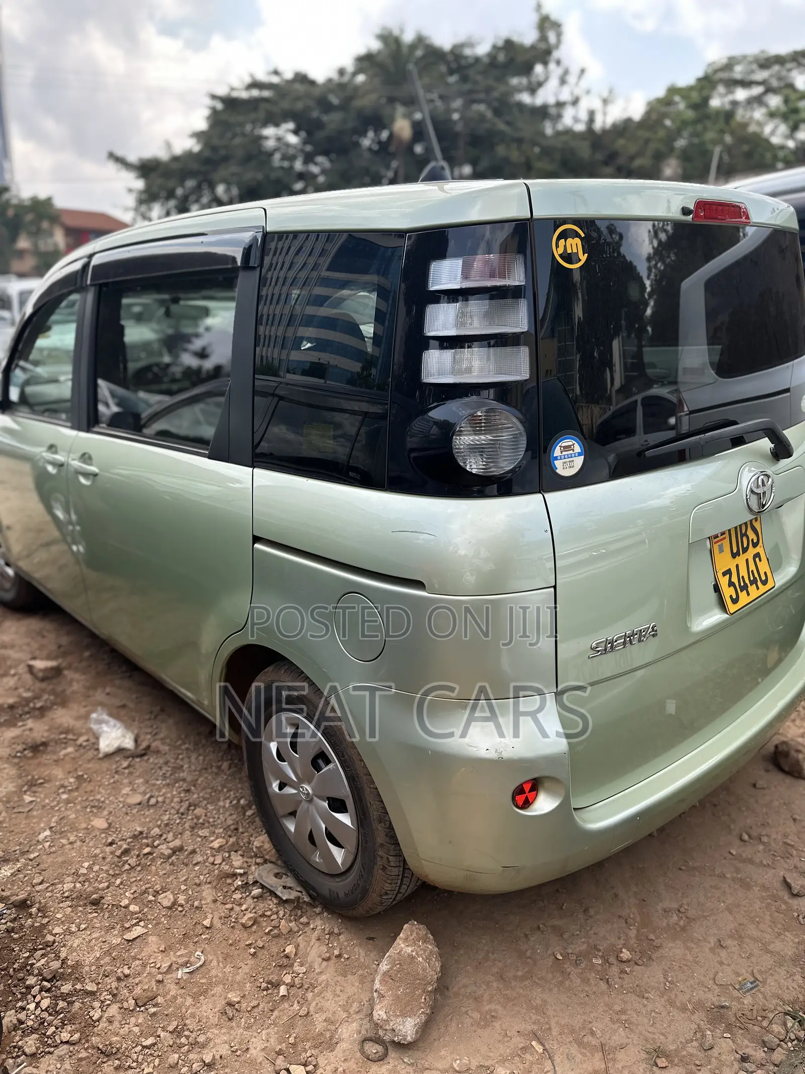Toyota Sienta 2008 Green