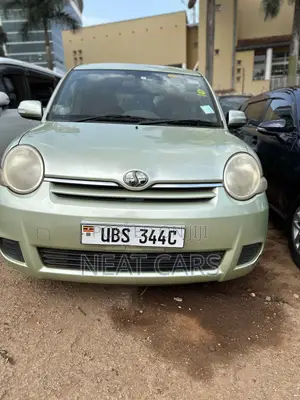 Toyota Sienta 2008 Green