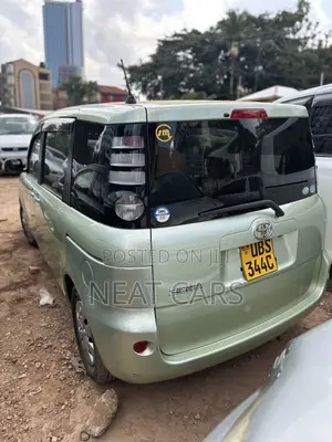 Toyota Sienta 2008 Green