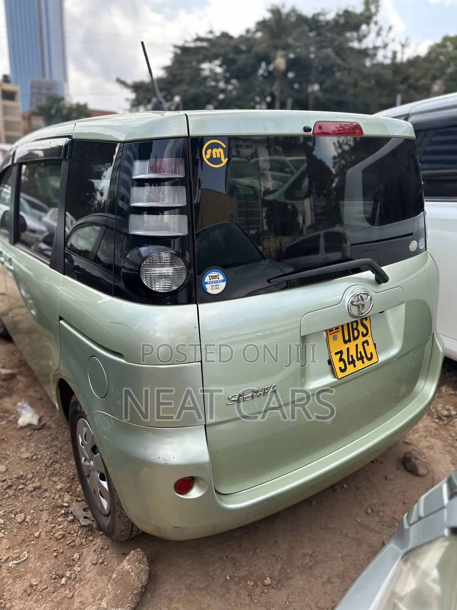Toyota Sienta 2008 Green