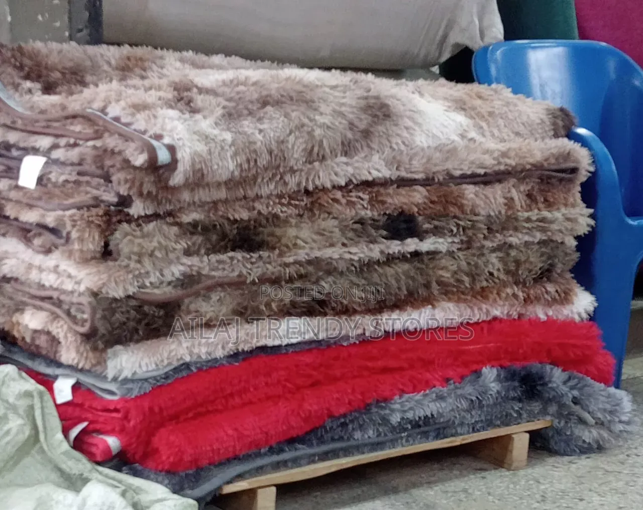 Fluffy Woolen Carpets by Size