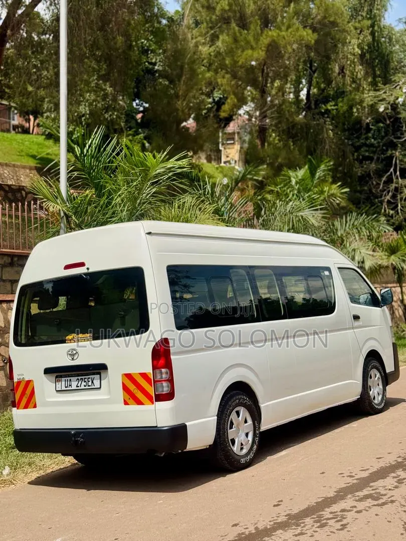 Car 2022 White