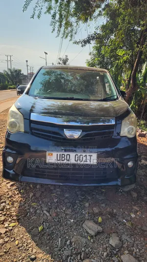 Toyota Noah 2010 Black