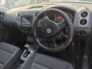 Volkswagen Tiguan 2010 Black