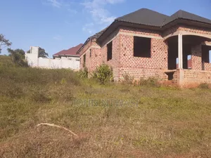 6bdrm House in Wakiso / Wakiso for sale