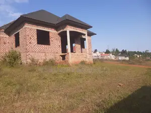 6bdrm House in Wakiso / Wakiso for sale
