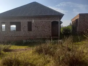 6bdrm House in Wakiso / Wakiso for sale