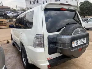 Mitsubishi Pajero 2017 White