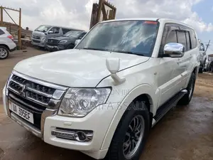 Mitsubishi Pajero 2017 White