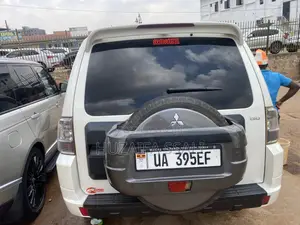 Mitsubishi Pajero 2017 White