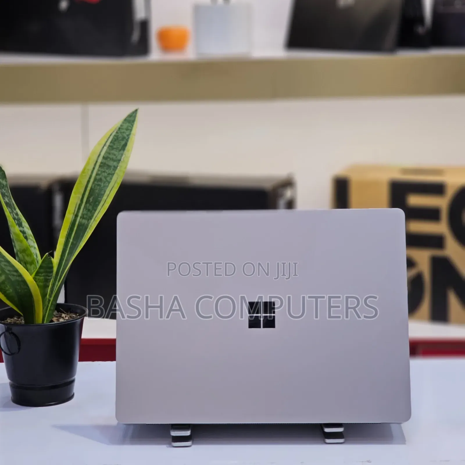 New Laptop Microsoft Surface 8GB Intel Core i7 SSD 256GB