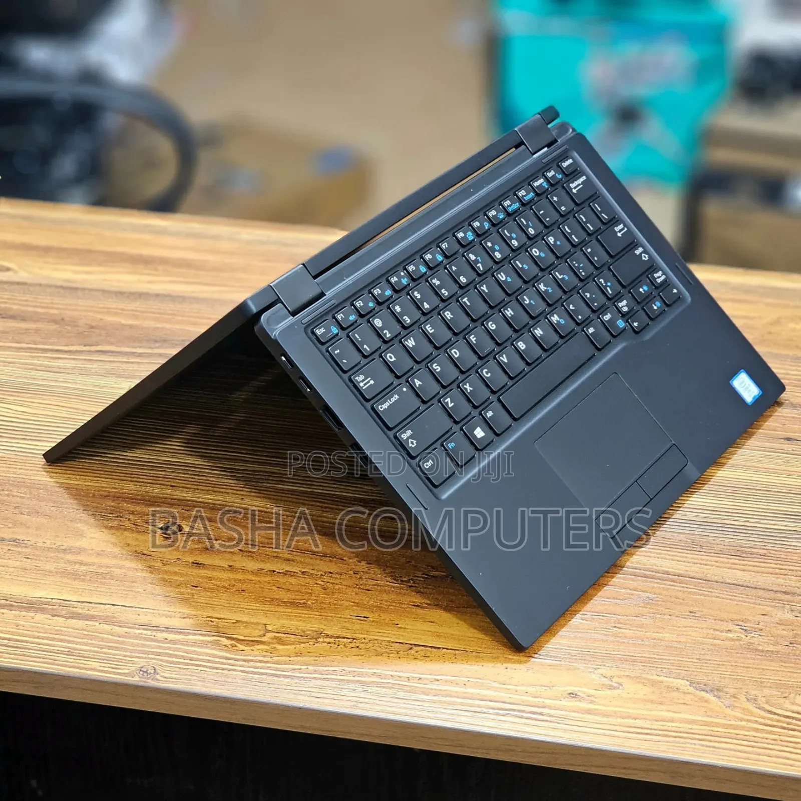 New Laptop Dell Latitude 7390 2-in-1 16GB Intel Core i7 SSD 256GB