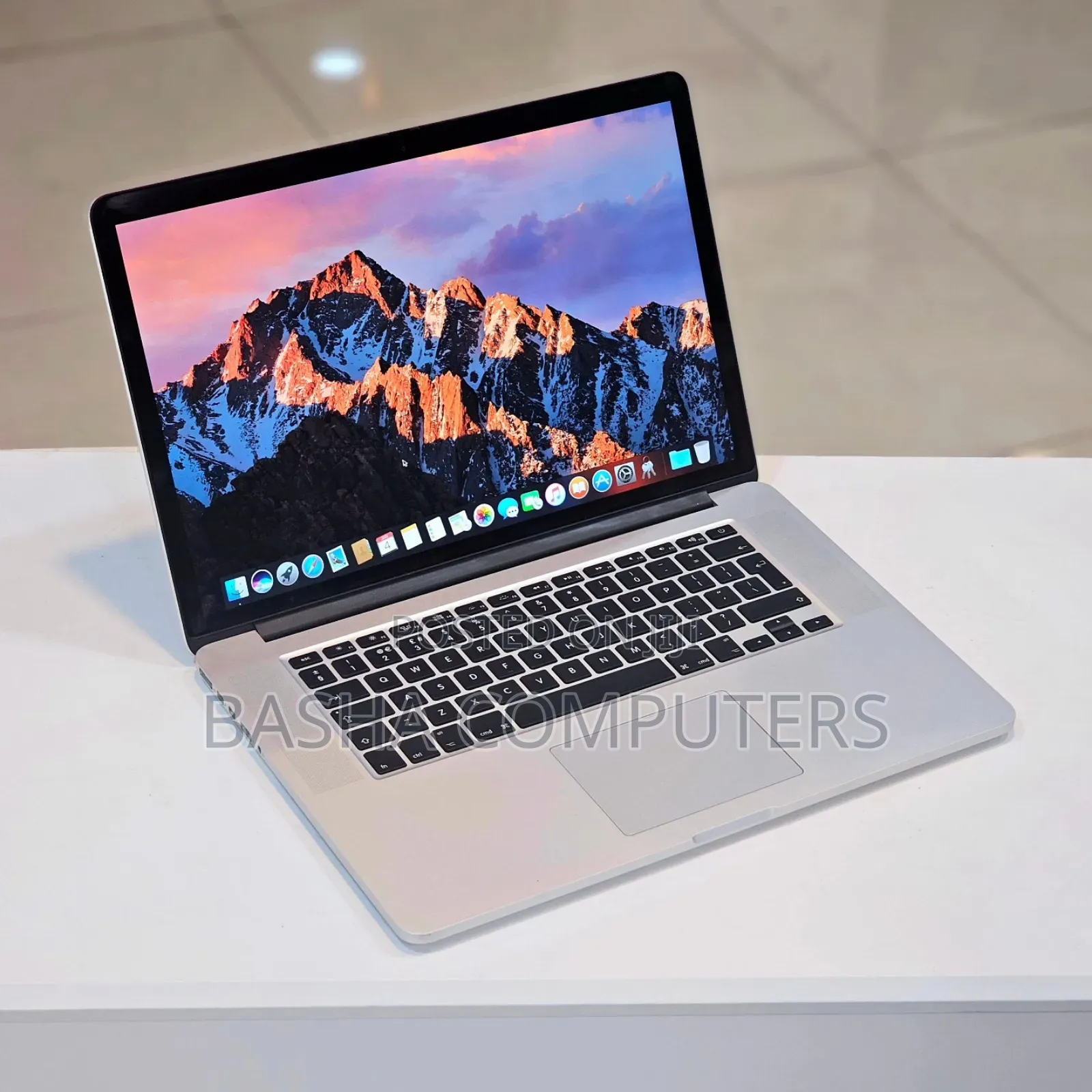 New Laptop Apple MacBook Pro 2015 16GB Intel Core i7 SSD 512GB