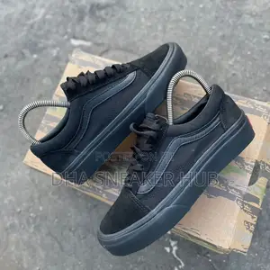 Vans Old Skool Plain Black Simple Sneakers