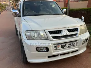 Mitsubishi Pajero 2005 White