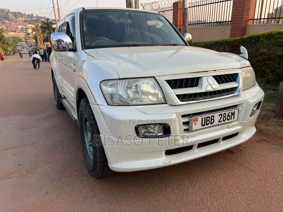 Mitsubishi Pajero 2005 White