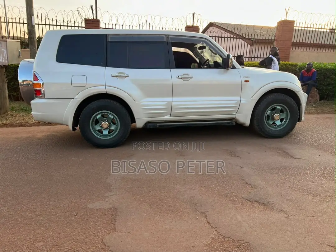 Mitsubishi Pajero 2005 White
