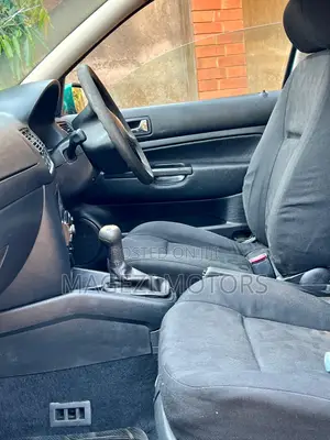 Volkswagen Golf 2005 Green