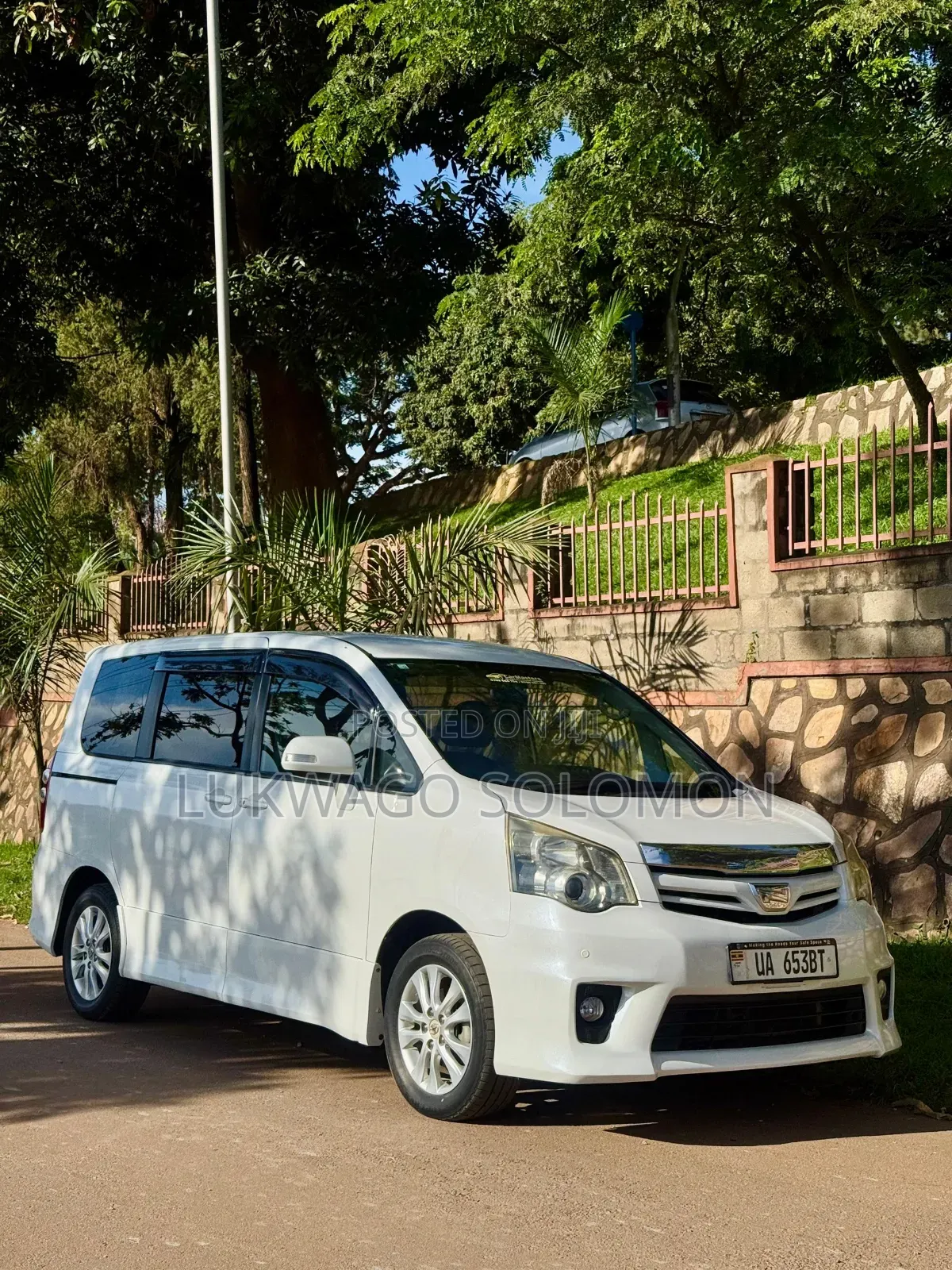 Toyota Noah 2011 White
