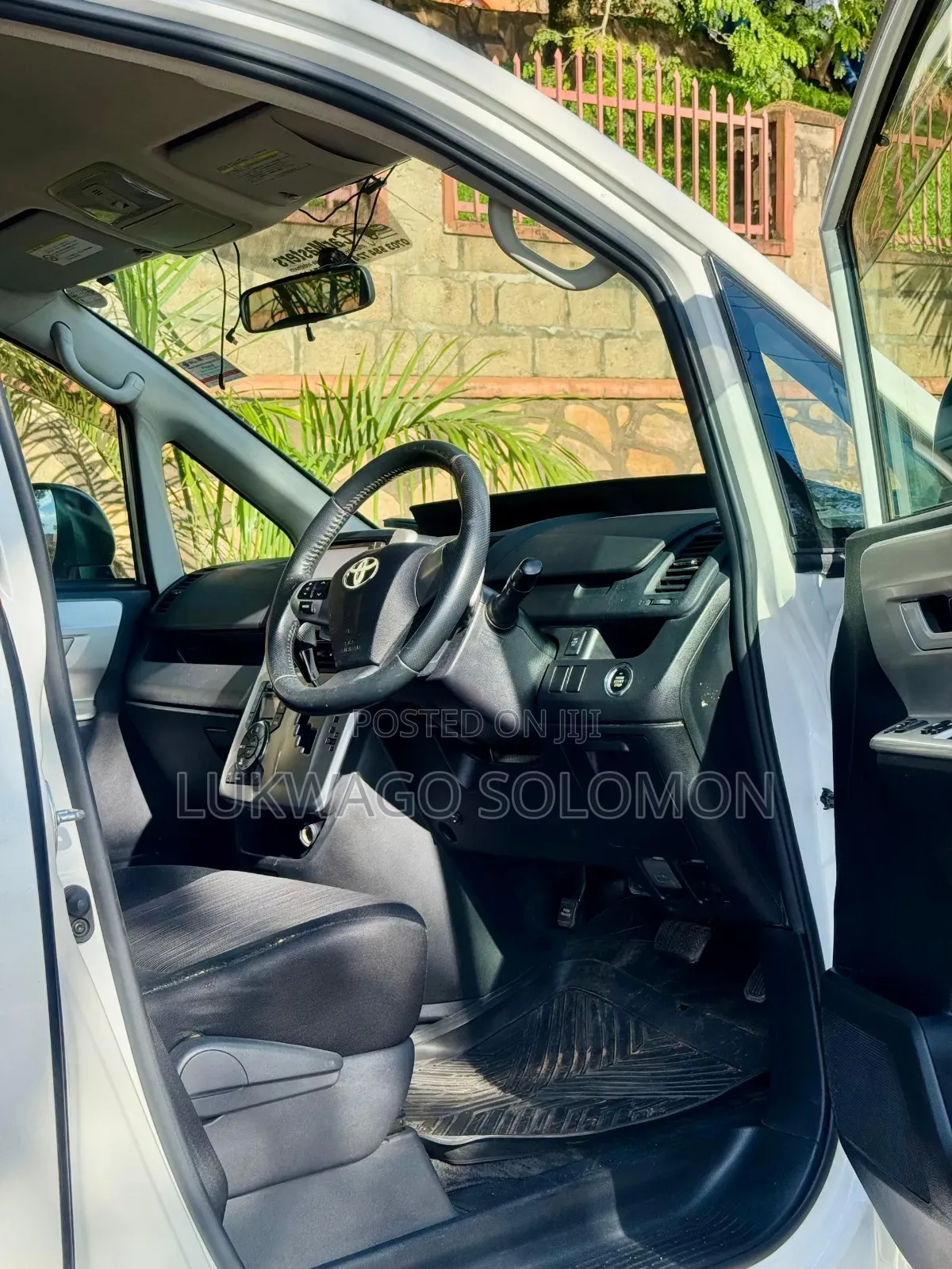 Toyota Noah 2011 White