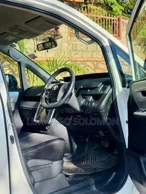 Toyota Noah 2011 White