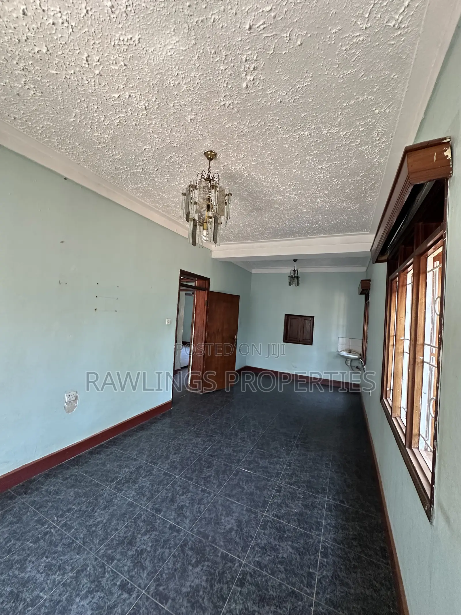 4bdrm Duplex in Najjanankumbi, Makindye for sale