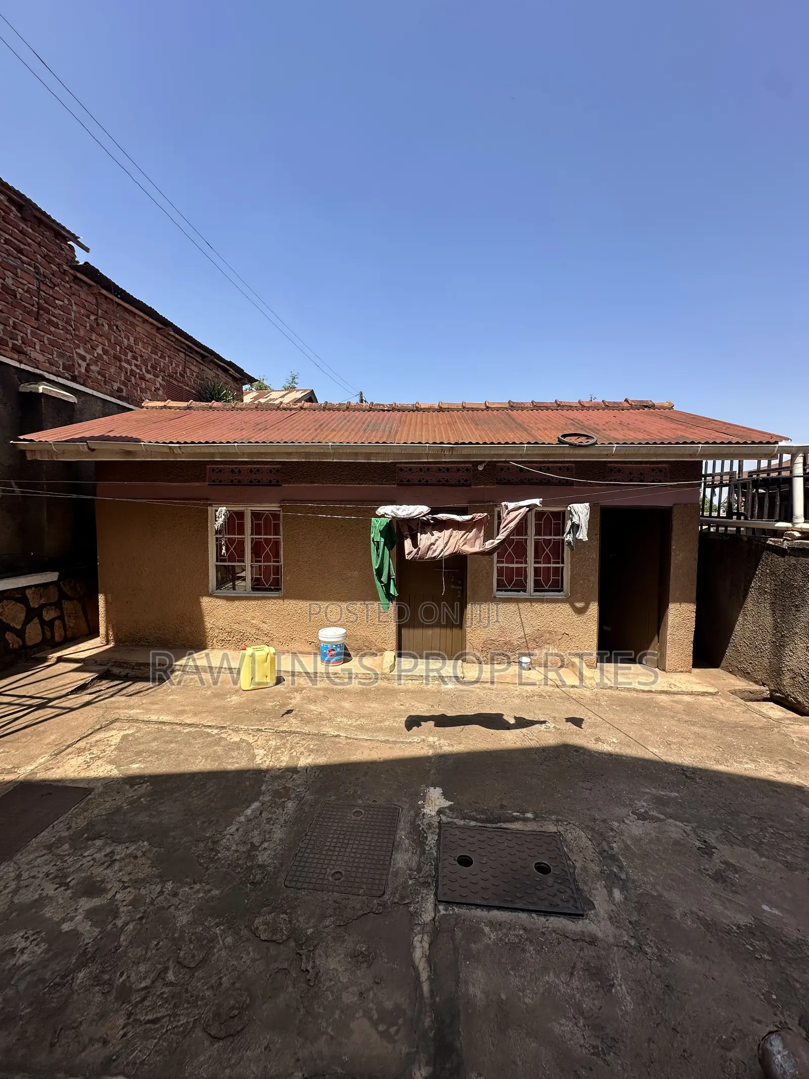 4bdrm Duplex in Najjanankumbi, Makindye for sale