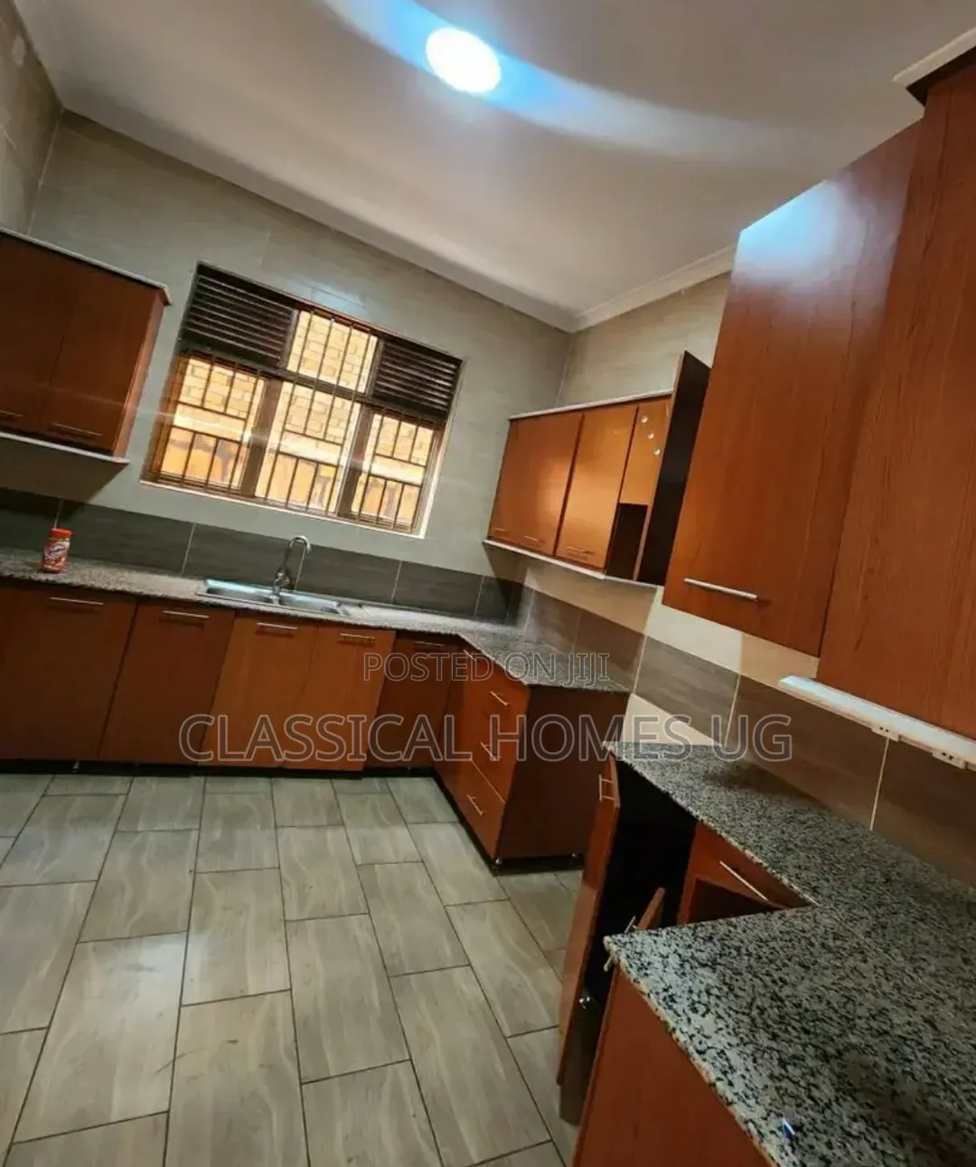 5bdrm Duplex in Kyanja, Central Division for rent
