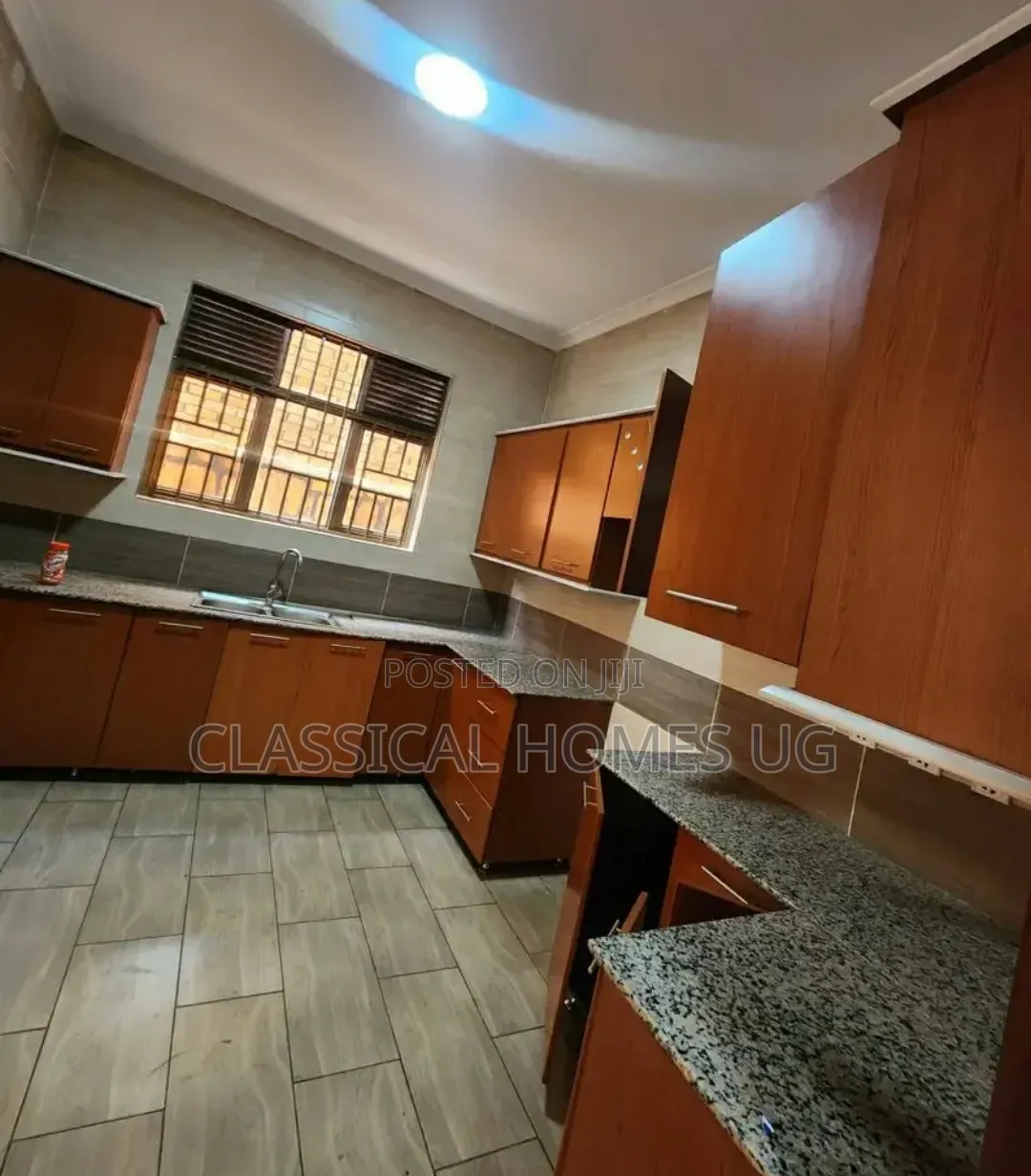 5bdrm Duplex in Kyanja, Central Division for rent