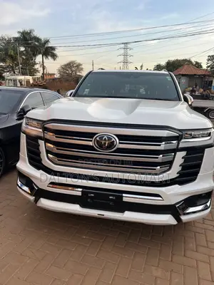 Toyota Land Cruiser LC300 2024 White