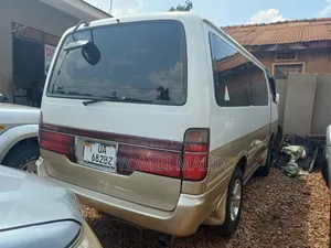 Toyota HiAce 2004 White