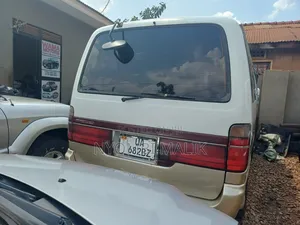 Toyota HiAce 2004 White
